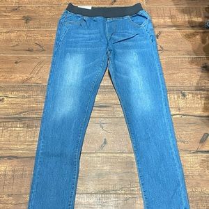 NWT Elastic Waist Skinny Jeans